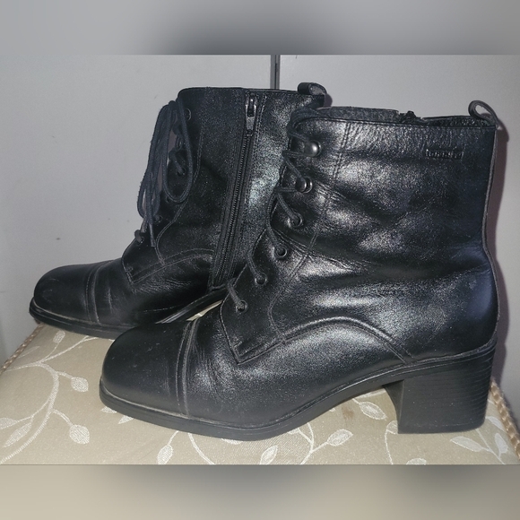 Infiniti Black Lace-up Bootie Sz.8.5M - Picture 2 of 6